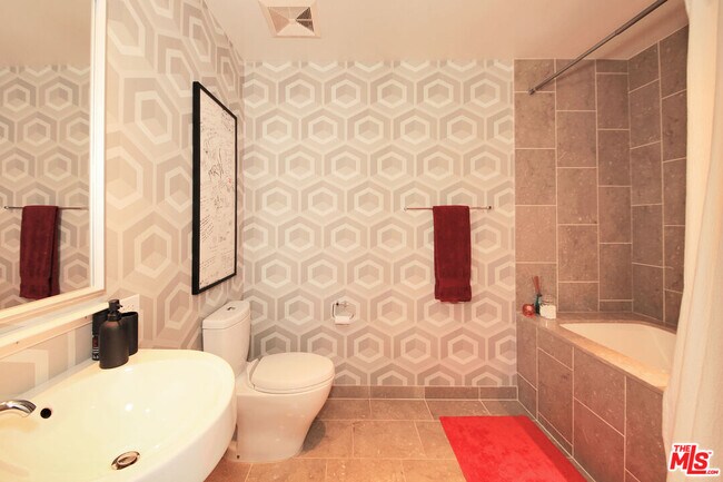 Building Photo - 6250 Hollywood Blvd