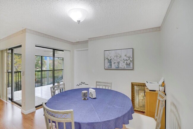 Building Photo - 3543 Cocoplum Cir