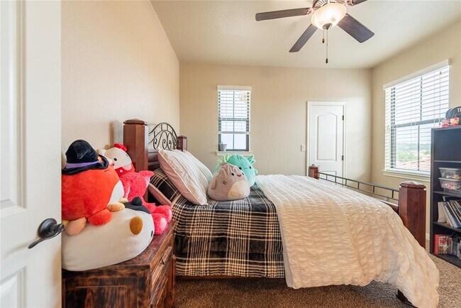 Building Photo - 407 Indianwood Dr