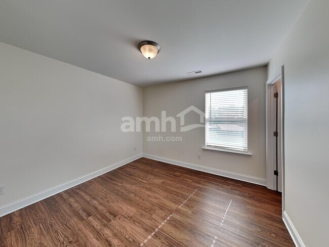 Building Photo - 115 Samara Ln