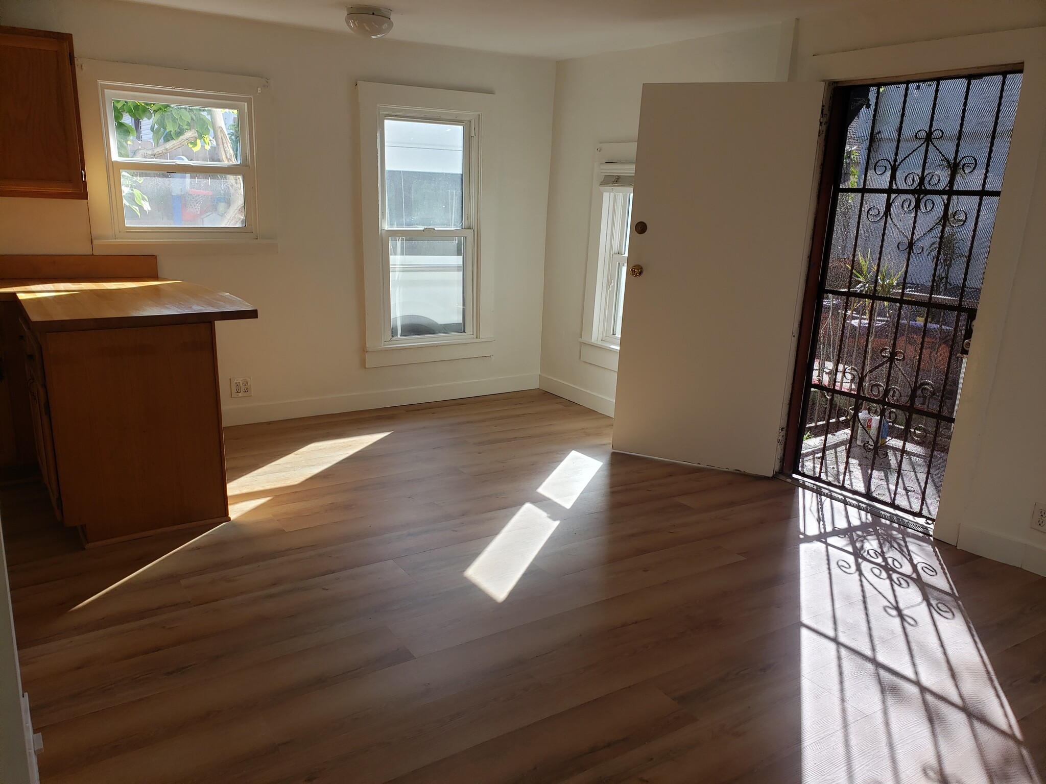 Living Dining Room - 613 Broadway St