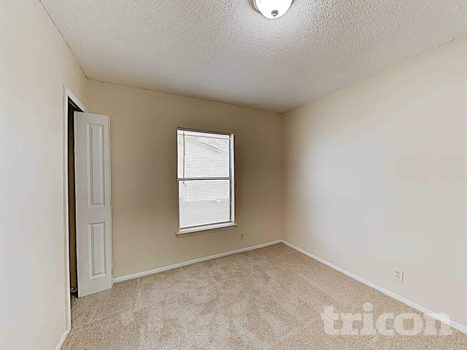 Building Photo - 10526 Kinderhook Dr