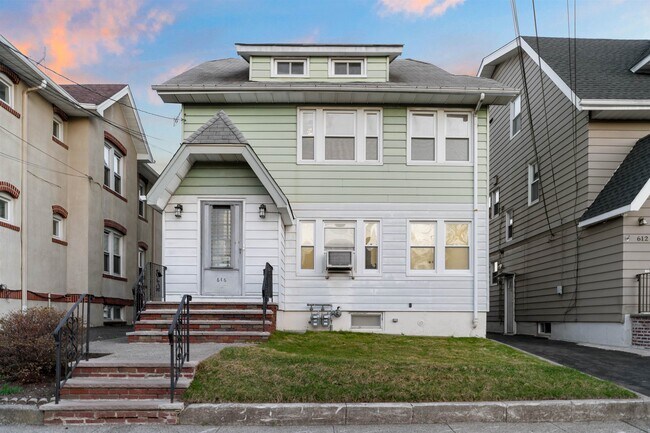 Building Photo - 616 Chestnut St