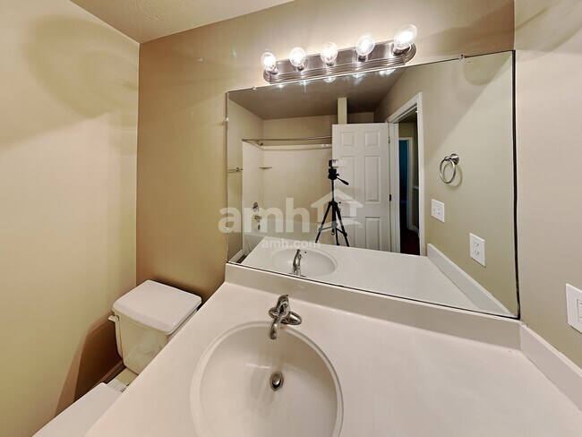 Building Photo - 1329 E 410 S St