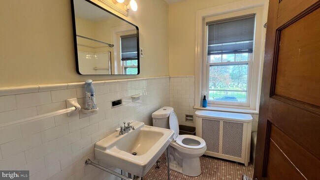 Building Photo - 7630 Cheltenham Ave