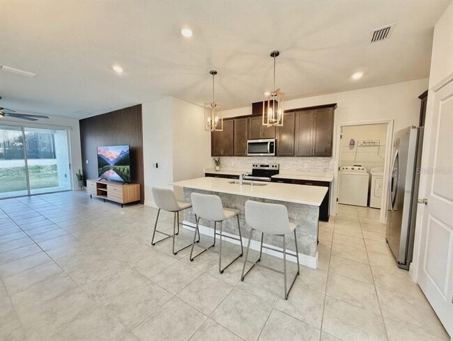 Building Photo - 2104 Axel St