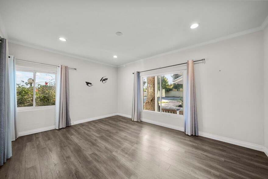 Building Photo - 8647 Corbin Ave