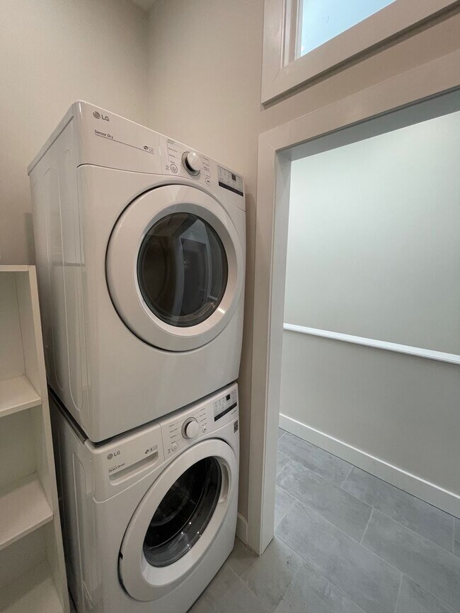 Building Photo - 57 Lander St