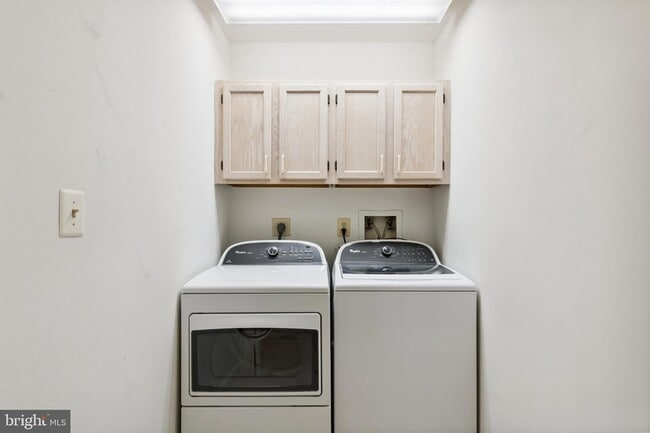 Building Photo - 4427 Brookside Dr