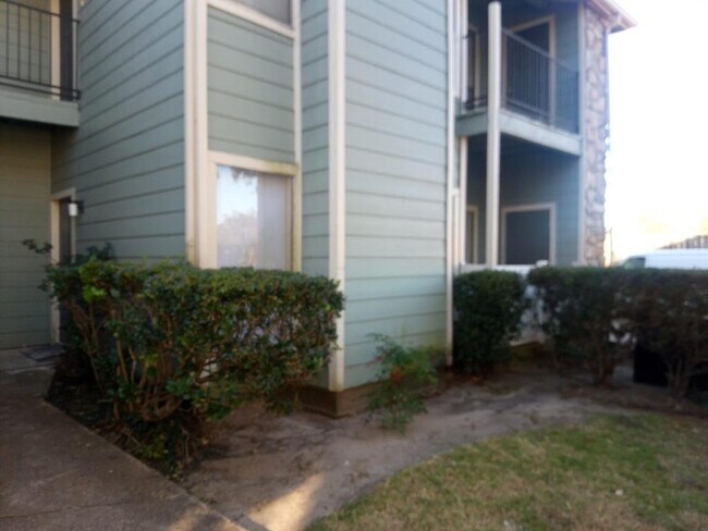 Building Photo - 3762 Tanglewilde St