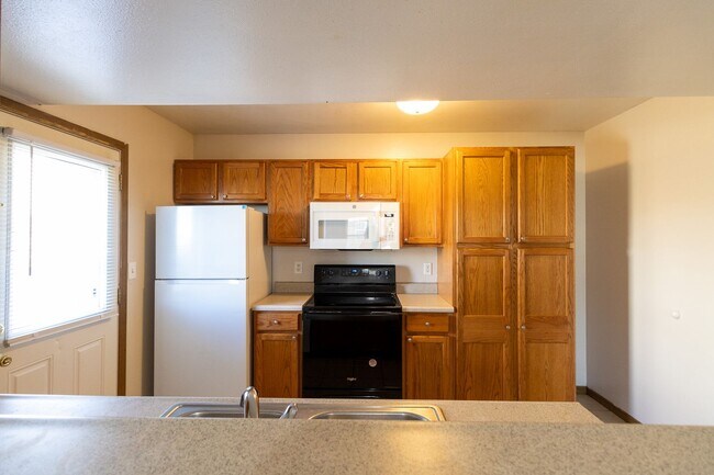 Building Photo - 1433-1435 Bodie Drive