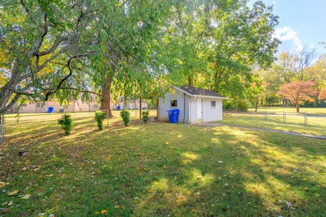 Building Photo - 6006 Fayette Ln