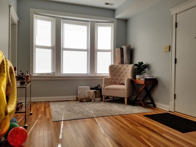 Building Photo - 901 N Leavitt St