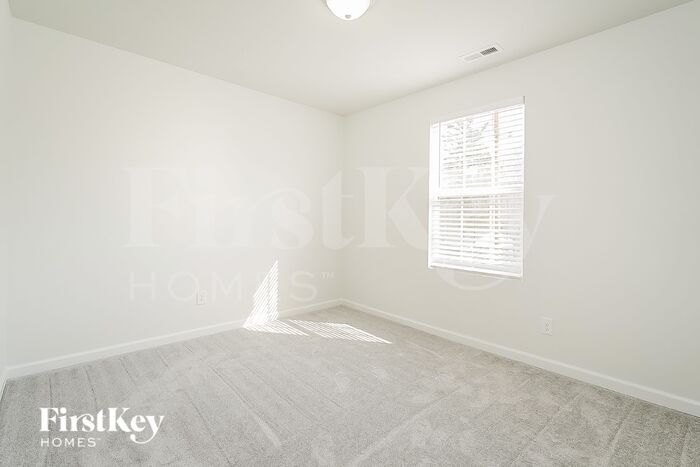 Building Photo - 813 Pine Cir Dr