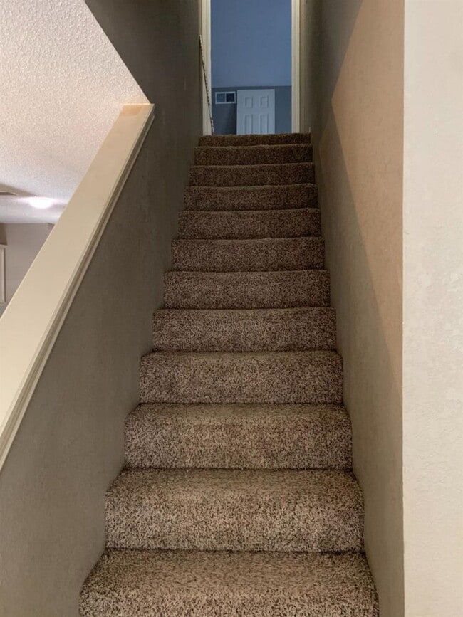 Building Photo - Townhome 2/2