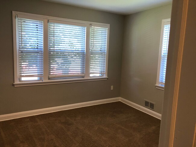 Building Photo - RENOVATED 4 bed 1 bath home in Glen Burnie