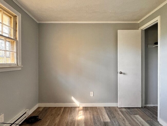 Building Photo - 1506 6th St SE