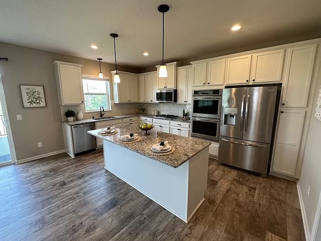 Building Photo - Gorgeous 5 Bedroom, 3.5 Bath Single Family Home w/Sun Deck!