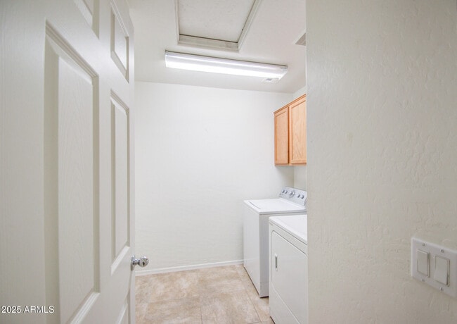 Building Photo - 2586 W Bartlett Way