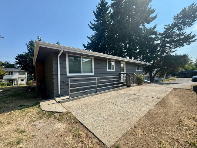 Building Photo - Newley Renovated Four-Bedroom Home