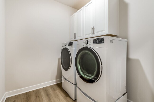 Building Photo - 2023 Hartland Stunner—6BR with 3-Car Garage