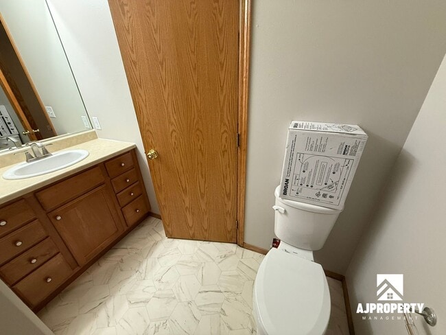 Building Photo - 911 S Colleen Ln