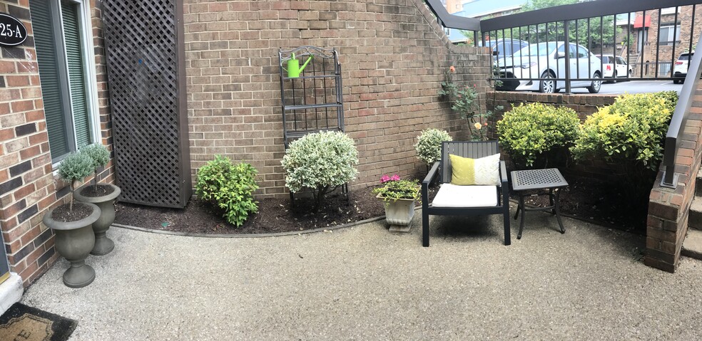 Front porch and garden - 1725 S Hayes St