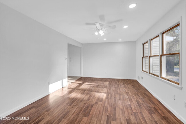 Building Photo - 879 Egret Dr