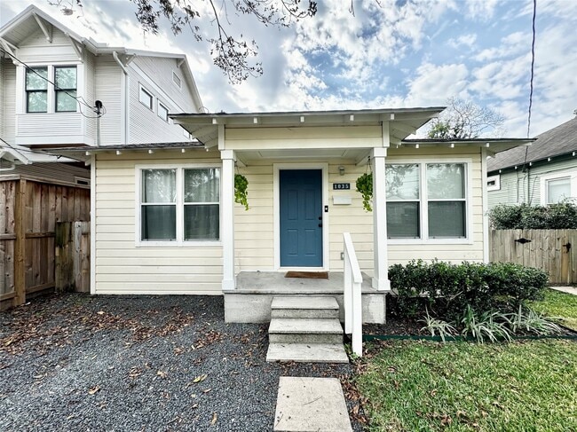 Building Photo - 1035 Louise St