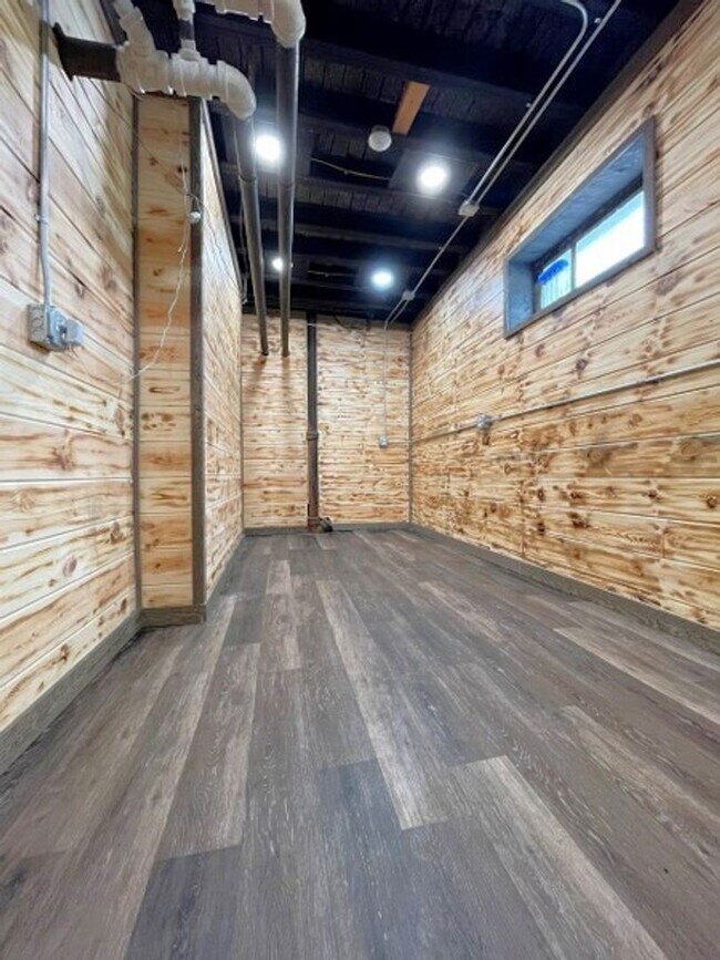 Building Photo - 46 N Breese Terrace