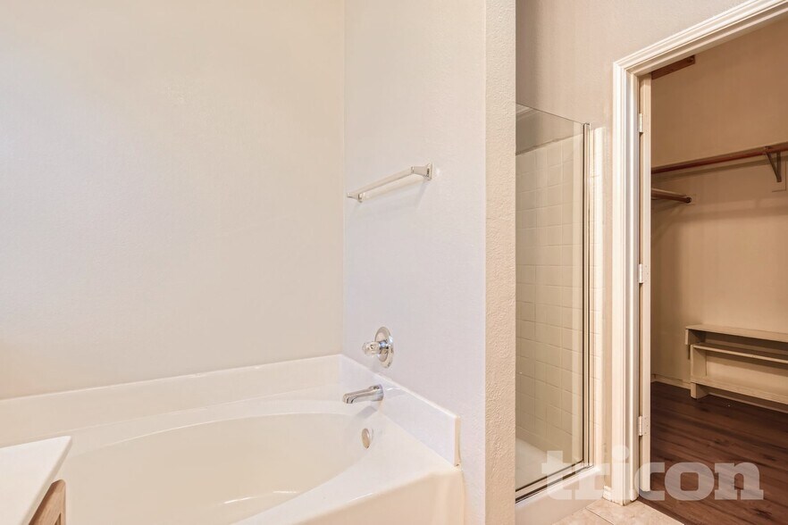 Building Photo - 110 Forest Park Ln