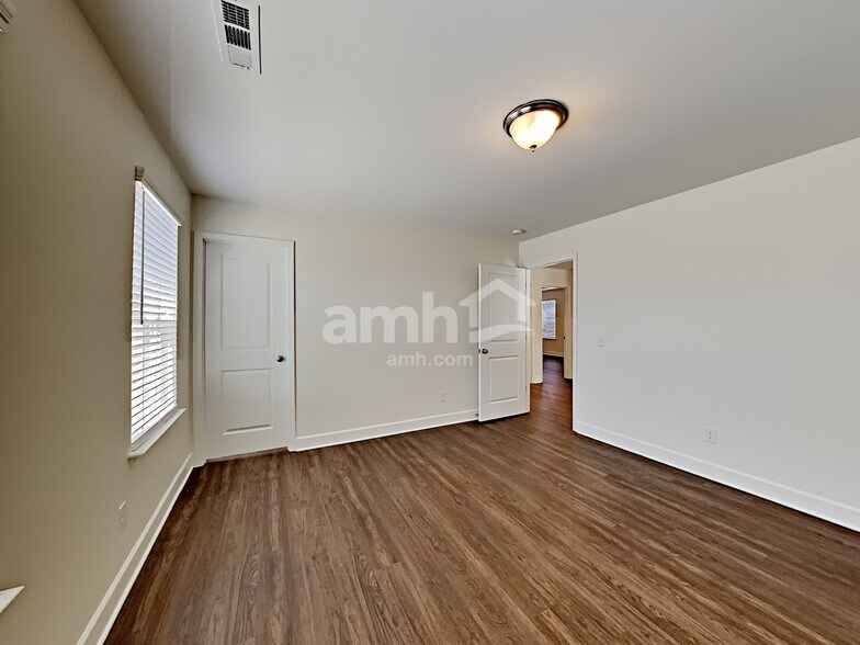 Building Photo - 4937 Chutney Dr