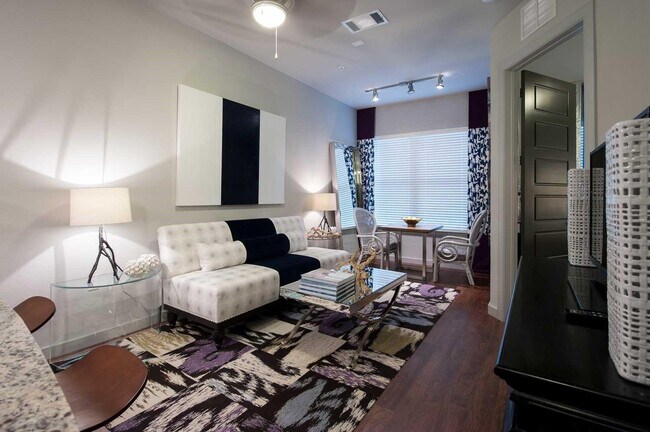 Building Photo - 2525 McCue Rd