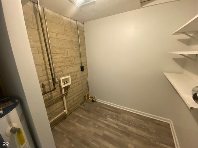 Building Photo - 410 N 20th Ave