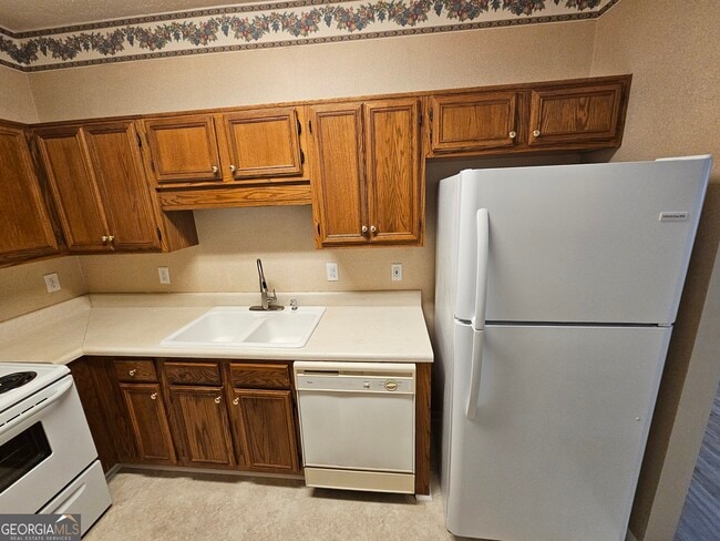 Building Photo - 407 Peachtree Club Dr