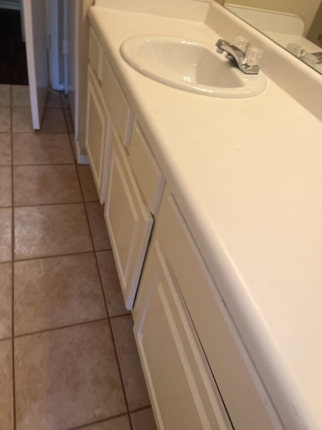 Building Photo - 3 Bedroom 2 bath Duplex! Curtis elementary...