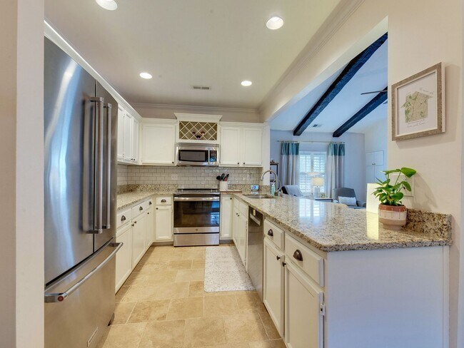 Building Photo - A picture perfect cottage home ready for you with community pool!