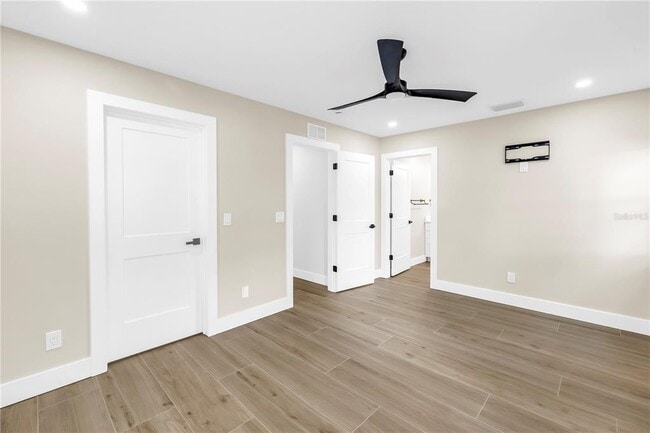 Building Photo - 4891 Venetian Blvd NE