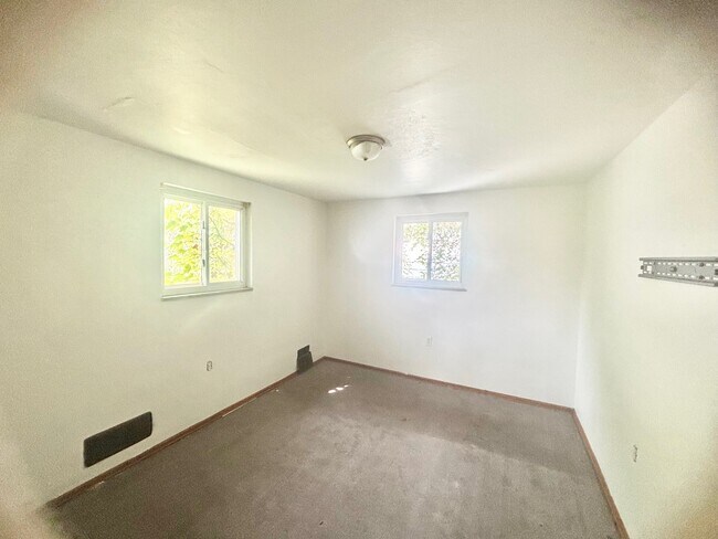 Building Photo - 1720 Mt Joseph St