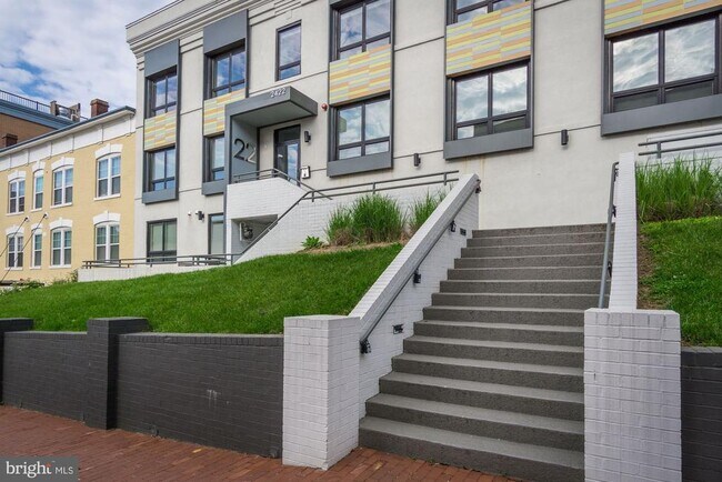 Building Photo - 2422 17th St NW