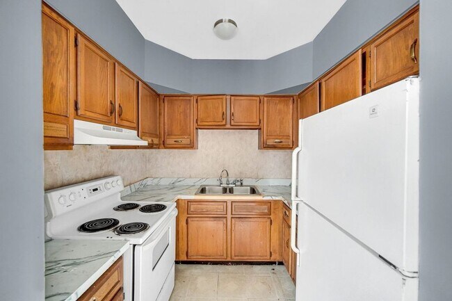 Building Photo - 7019 S Merrill Ave