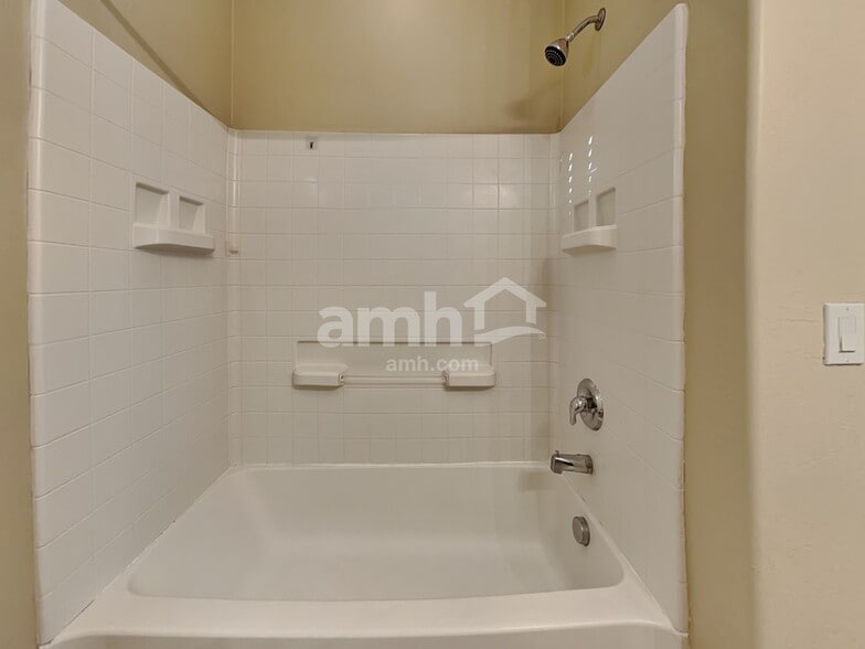 Building Photo - 5409 W Fremont Rd