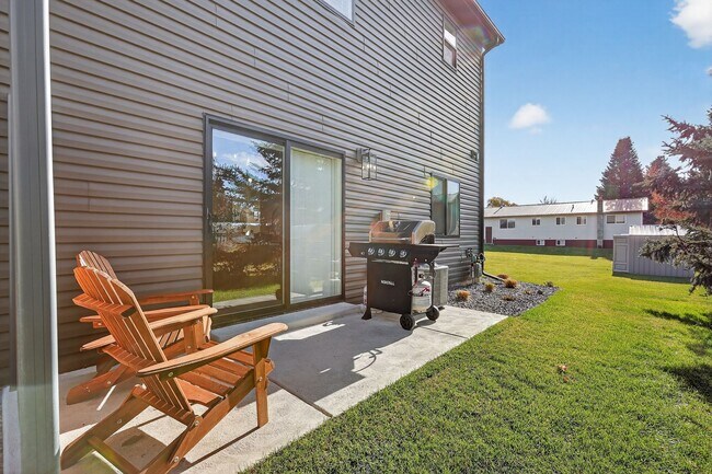 Building Photo - Beautiful 3 Bed, 2.5 Bath Townhome in Ashton