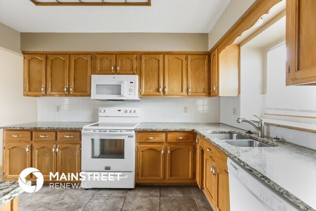 Building Photo - 1708 Stasi Ave