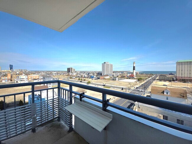 Building Photo - 526 Pacific Ave