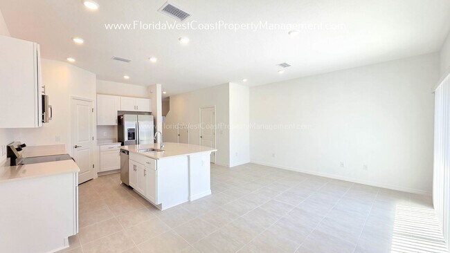 Building Photo - OUTSTANDING BRAND NEW TOWNHOME MOVE IN READY! AZARIO TOWNHOMES LWR !