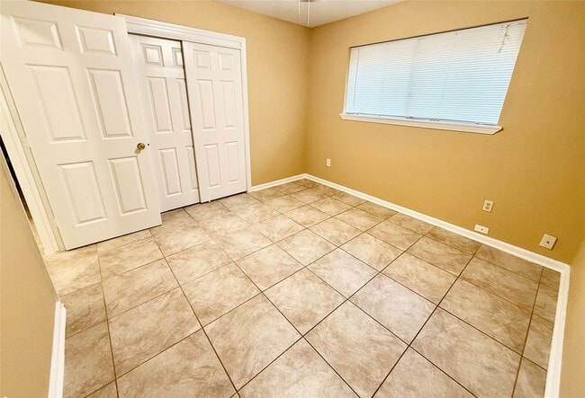 Building Photo - 1809 Capri Ln