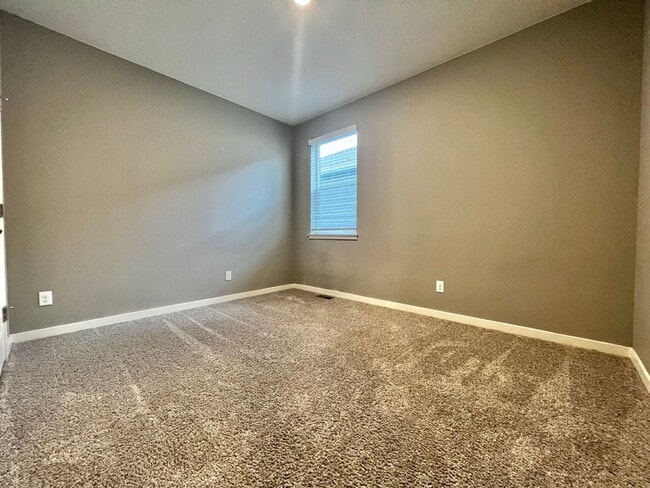 Building Photo - Gorgeous 4-Bed 2-Bath home Fort Collins, CO!