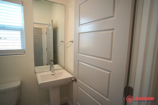 Building Photo - 4 Bedroom House in Gossamer Grove!