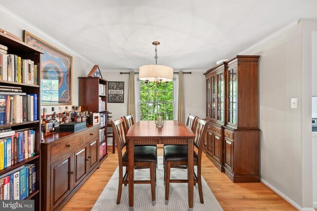 Building Photo - 10906 Carters Oak Way